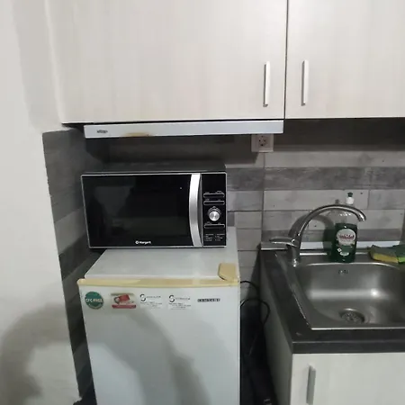 Sleeps 2 Free Street Parking דירה