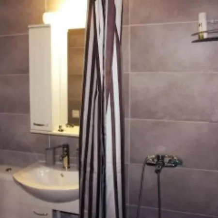 Sleeps 2 Free Street Parking Thessaloníki